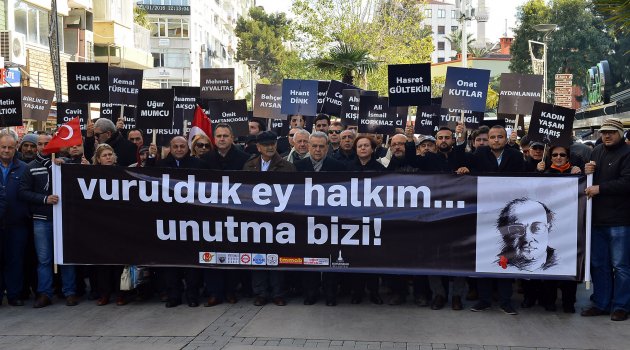 İzmir Uğur Mumcu'yu andı