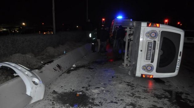 İzmir'de Polis otomobili kaza yaptı!