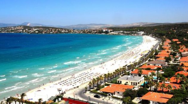 İzmir'de turist sayısı yarı yarıya düştü