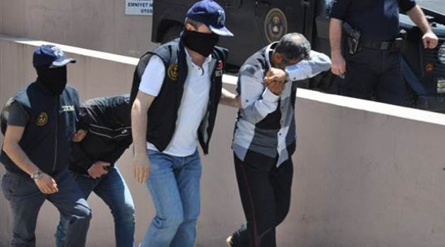 İzmir'de yakalanan bombacılar tutuklandı