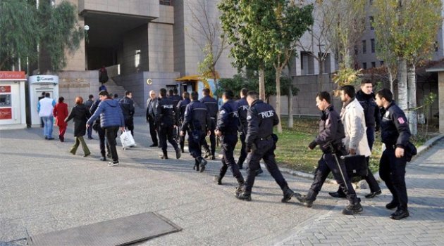 İzmir'deki 'paralel yapı' operasyonunda 10 tutuklama!