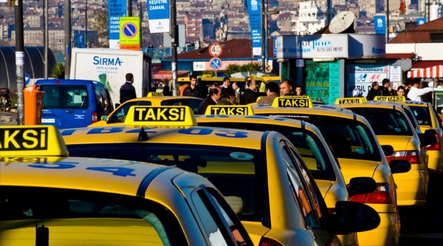 İzmir'in İlçe Taksileri İçin "Renk Değişimi" Talebi