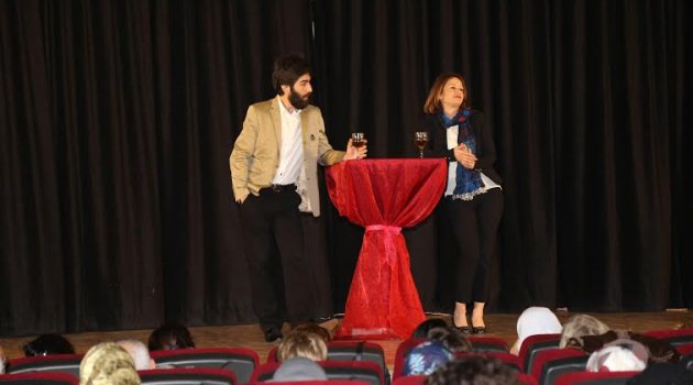 Karabağlar’da Sevgililer Günü’ne özel tiyatro gösterimi