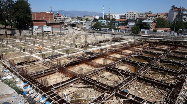 Karabağlar’da Yunus Emre pazar yeri inşaatı başladı