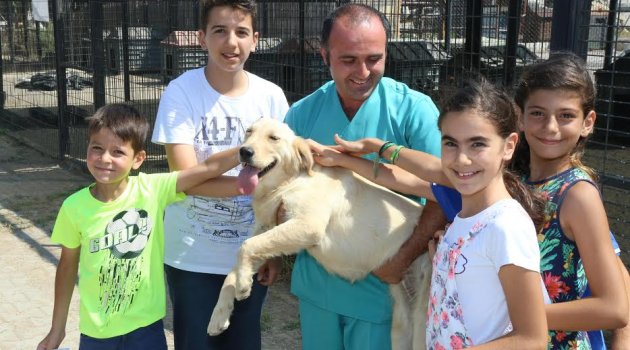 Karabağlarlı çocuklara hayvan sevgisi aşılanıyor