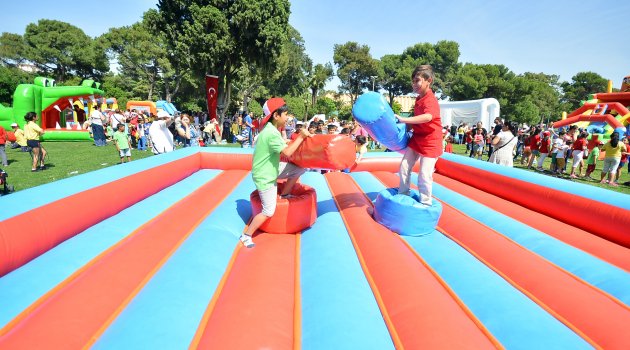 Karnaval tadında bir gündü