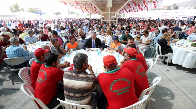 Karşıyaka’da 2 bin kişiyle bayram yemeği