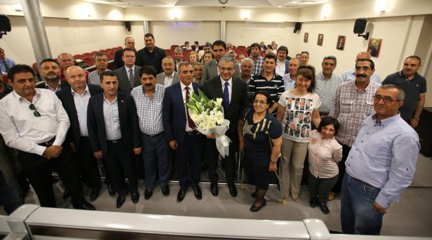 Karşıyaka’da kadrolu işçilere sözleşme sevinci