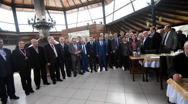 Kemalpaşalılar'dan Başkan'a şükran plaketi