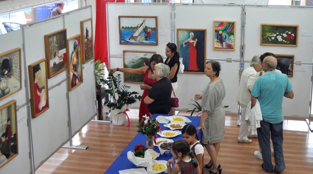 'Kırmızılı Kadınlar' sergisi Foça'da açıldı