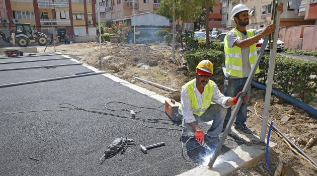 Konak'ta parklar güzelleşiyor