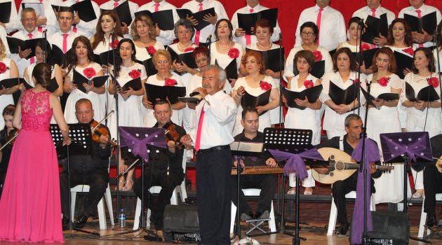 Koristlerden sanat müziği ziyafeti