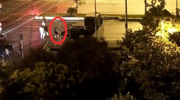 Kucağında çocuğuyla darbeci hainlere böyle meydan okudu!
