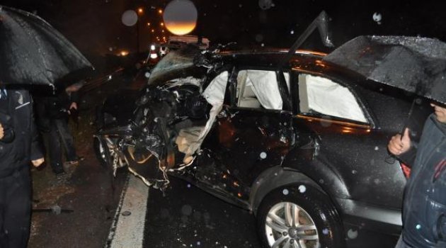 Lüks cip bariyerlere çarptı: 1 yaralı!