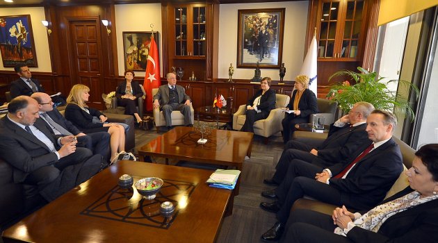 Madenci feneriyle geldiler