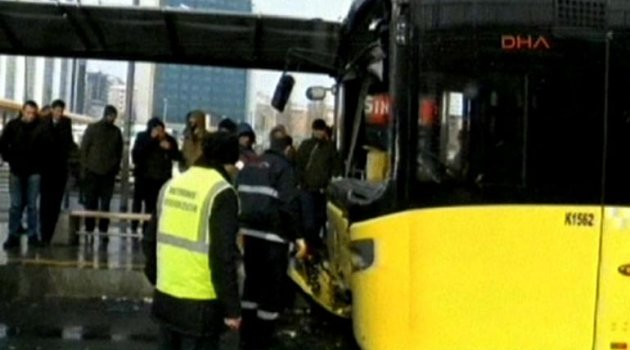 Metrobüsler kaza yaptı...