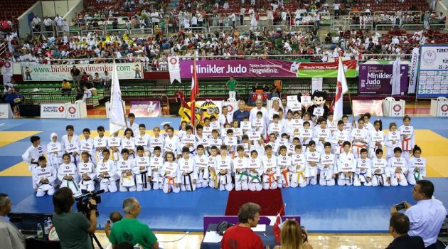 Minik judocular Karşıyaka'da