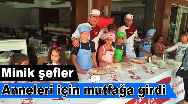 Minik şefler Anneleri için mutfağa girdi