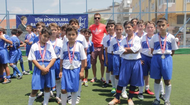 Minik sporcuların ilk madalya sevinci