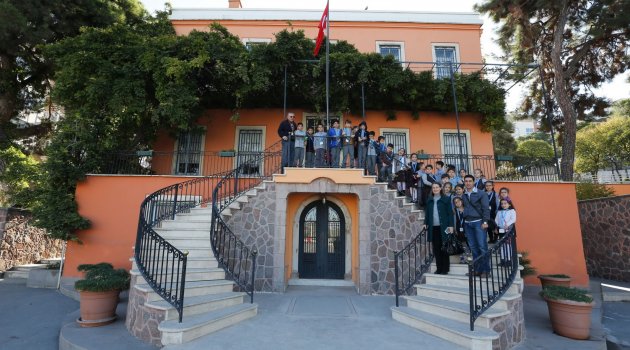 Müze müze geziyorlar