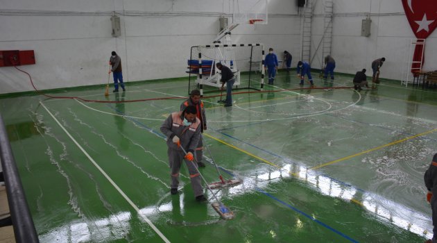 O salona Dikili Belediyesi hızır gibi yetişti