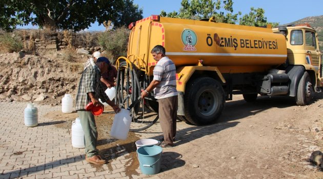 Ödemiş Belediyesi Uzundere’nin su sorununa çare oluyor