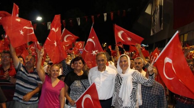 Ödemiş demokrasi nöbetinde tek yürek oldu