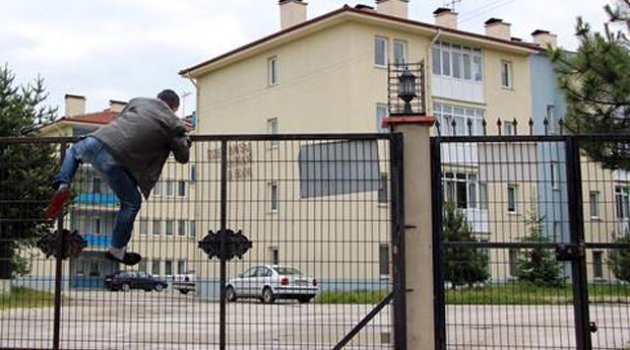 Öğretmenler okula böyle gidiyor