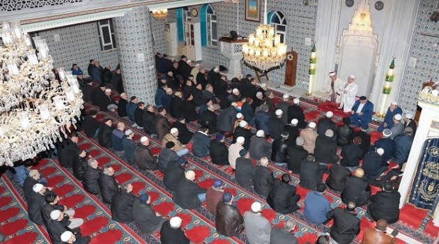Önce dua edildi sonra asker tayını dağıtıldı
