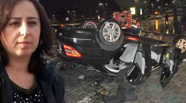Otomobil takla attı, 'sunroof’a başı sıkışan kadın öldü