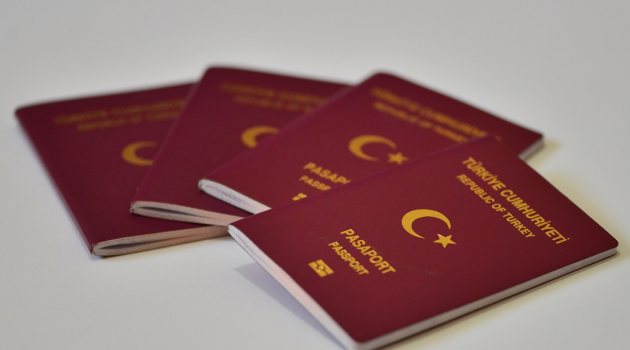Pasaportlar yeniden değişiyor