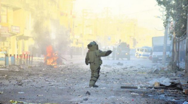 Polis merkezine bombalı saldırı
