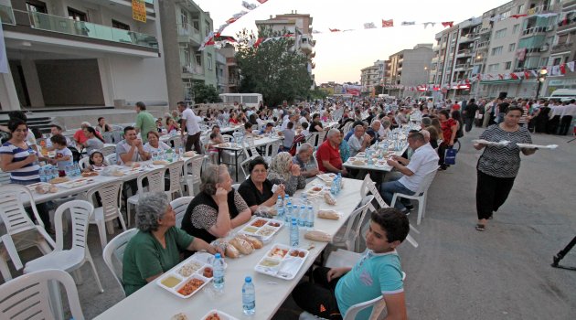 Ramazan bereketi Karşıyaka’da