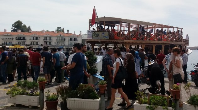Ramazan öncesi Foça'da yoğunluk yaşanıyor