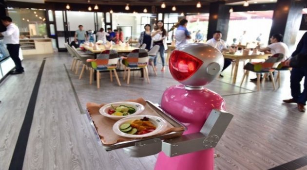 Robotlar dükkan batırdı