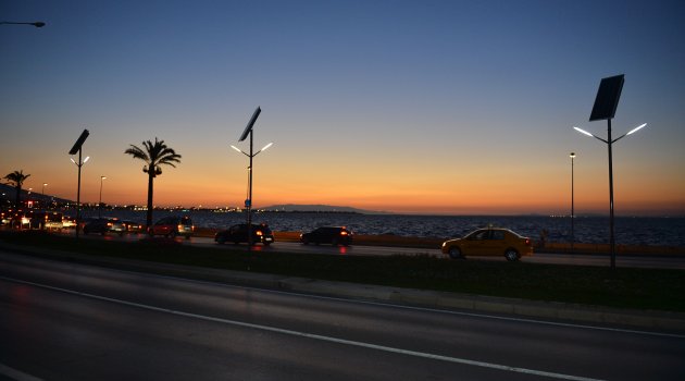 Sahil Bulvarı’na güneş enerjili aydınlatma