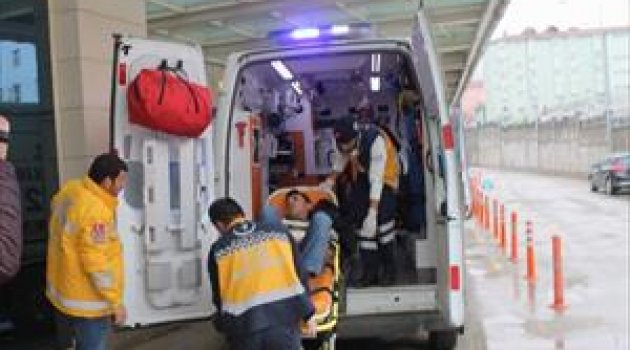 Servis minibüsü şarampole uçtu: 12 yaralı