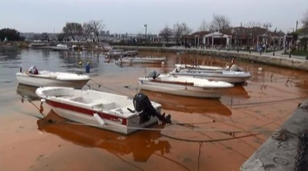 Silivri’de deniz kızıla büründü