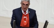Ak partili vekil Kalkan'dan Türk bayraklı yemin