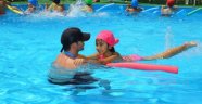 12 bin 500 çocuk yüzme öğrendi