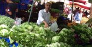 HDP'li aday pazarda yeşillik satıyor