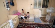 Açlıktan ölmek üzere olan ailenin yardımına Bayraklı Belediyesi yetişti 