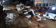 Bodrum'da 3 saatlik sağanak yağmur sele dönüştü