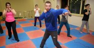 Buca’da kadınlara özel ‘kick boks’ kursu