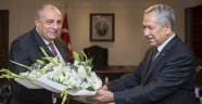 Bülent Arınç görevini Tuğrul Türkeş'e devretti