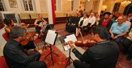 Konak’ta barışın sesi müzikle yükseliyor