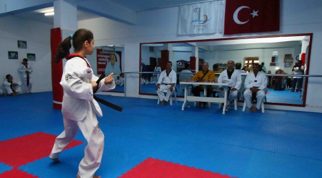 Taekwondo ekibi şampiyonluklara doymuyor