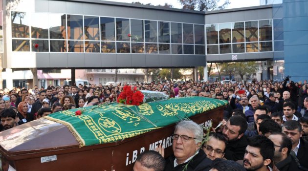 Trafik canavarı genç doktoru kaldırımda yakaladı
