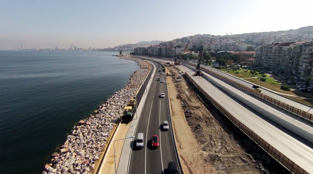 Trafik de yürüyor, inşaat da!