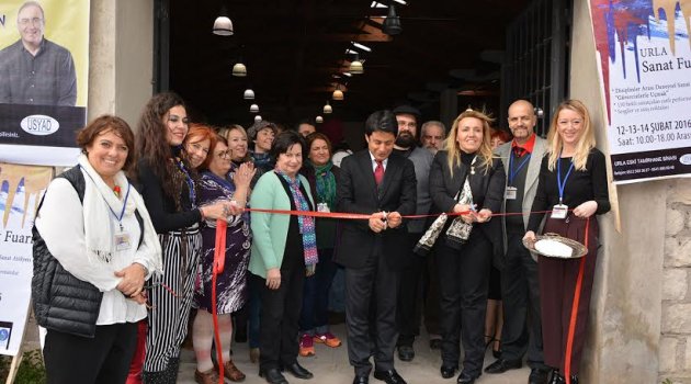 "Urla Sanat Fuarı" açıldı